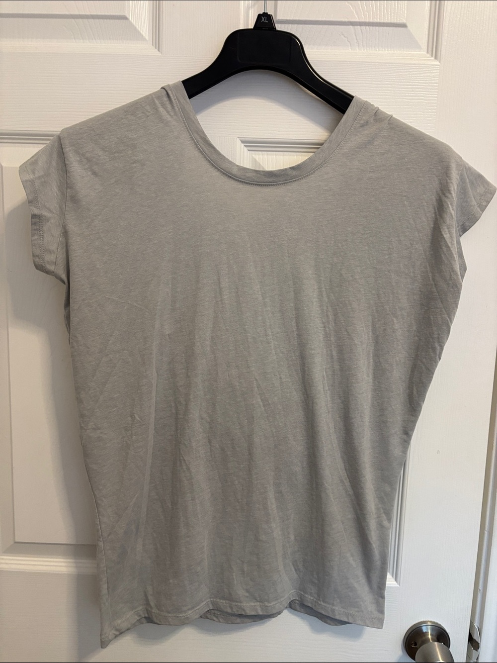 Fabletics Light Gray Short Sleeve Crewneck Tee
